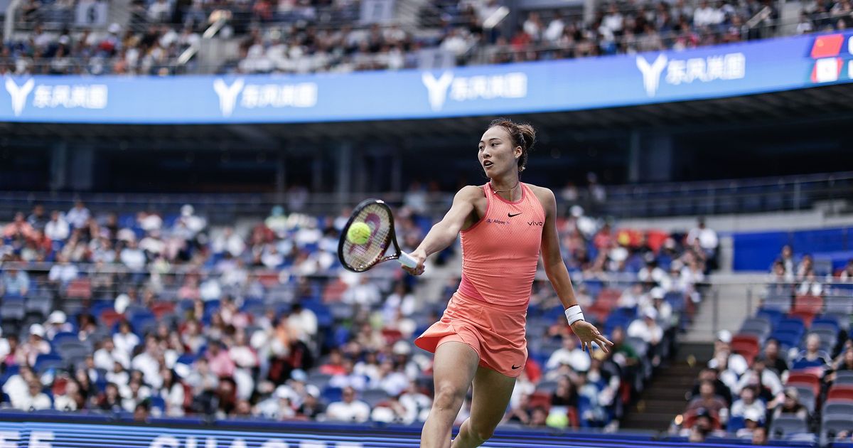 Zheng defeats Fernandez for first time to reach Wuhan quarters