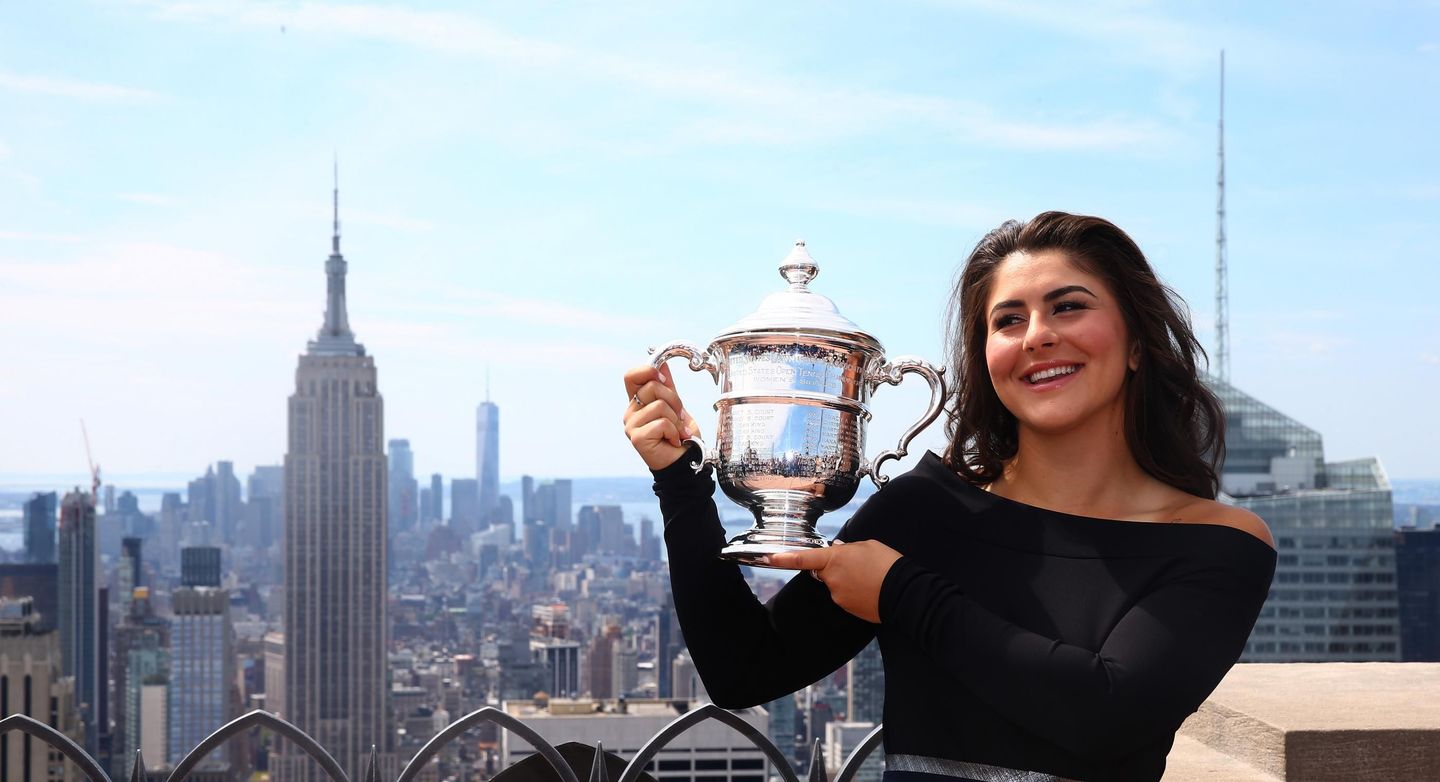 Beaming Bianca Andreescu S Us Open Champion Trophy Shoot In New York