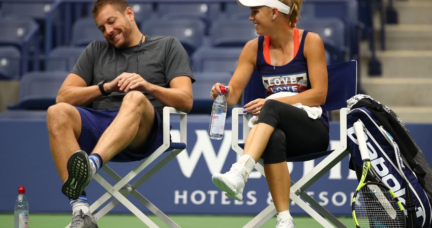 David Lee and Caroline Wozniacki laugh during a practice session before the 2017 US Open (Getty)