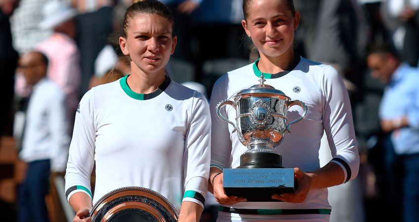 Simona Halep, Jelena Ostapenko (©Getty)