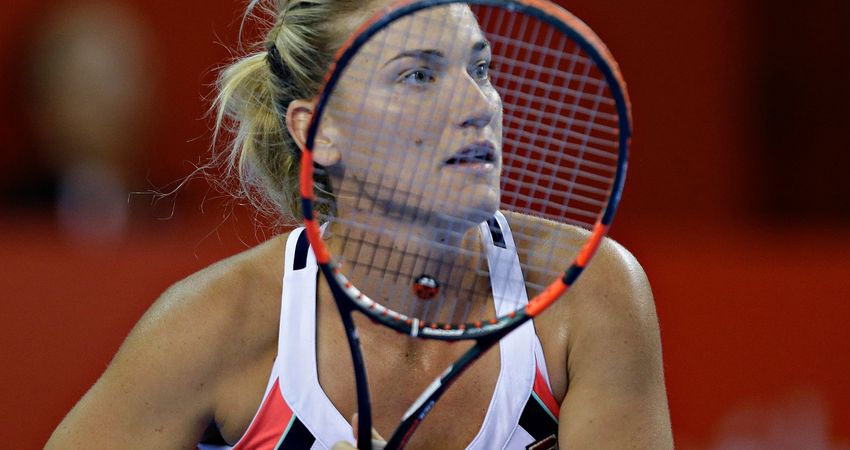Timea Babos defeated Jamie Loeb 7-6(4), 5-7, 6-2 to progress to the round of 16 in the Coupe Banque Nationale