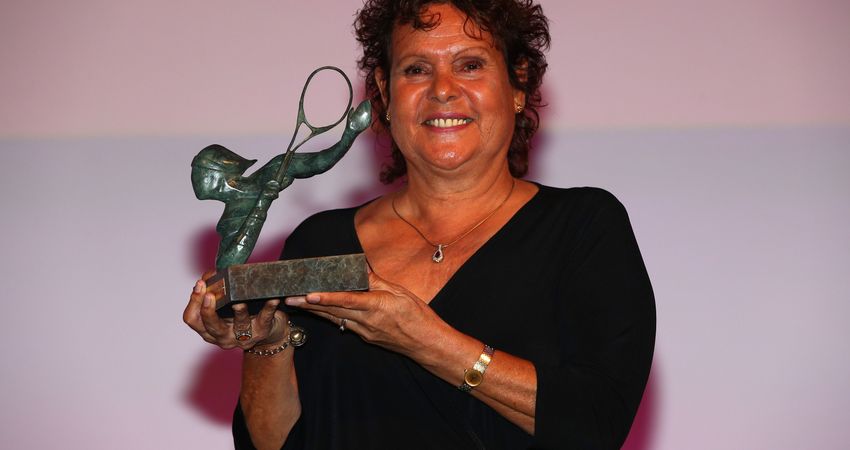 Evonne Goolagong Cawley collects the award (Getty)