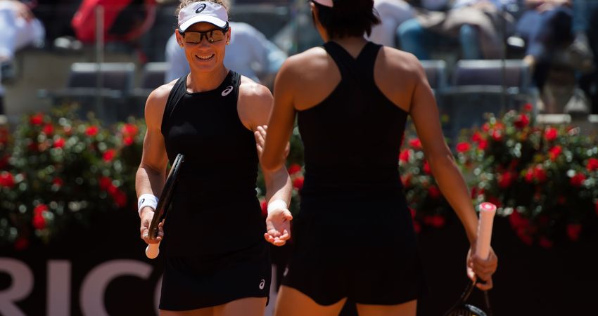 Sam Stosur, Zhang Shuai (Jimmie48 Photography/WTA)