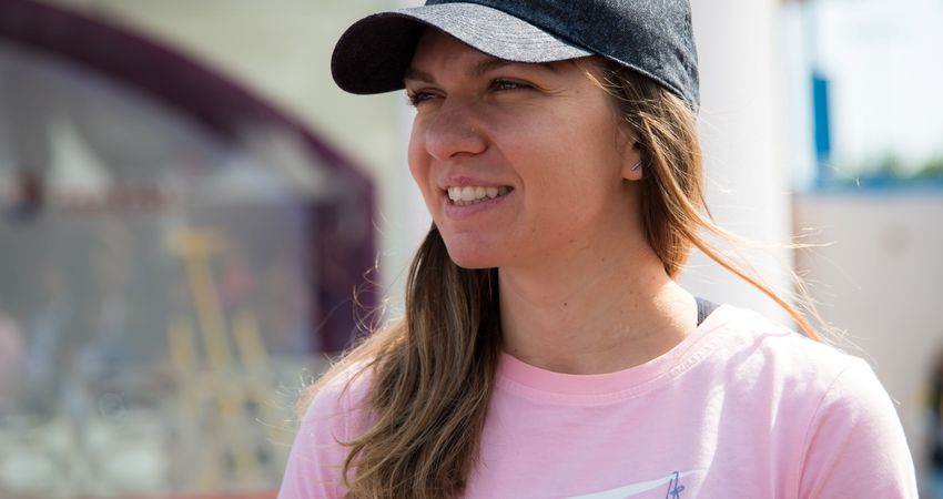 Simona Halep ends trial with Thierry Van Cleemput