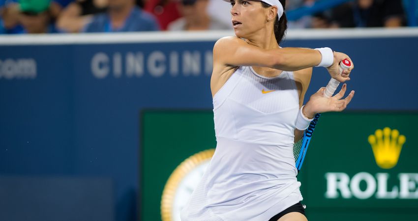 Qualifier Ajla Tomljanovic was deep in a third set against World No.1 Simona Halep when rain halted play for the night (Jimmie48)