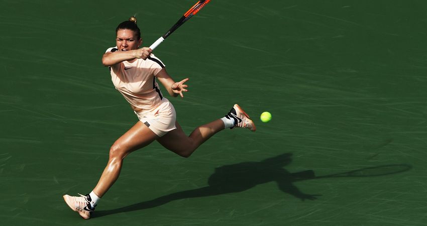 Simona Halep hits a forehand to Kristyna Pliskova (Getty)
