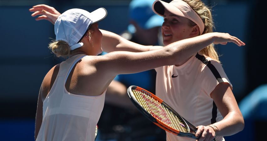 Elina Svitolina and Marta Kostyuk share a hug after their all-Ukrainian match. (Getty)
