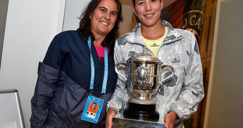 Conchita Martinez with Garbiñe Muguruza after the 2016 French Open final (Getty)
