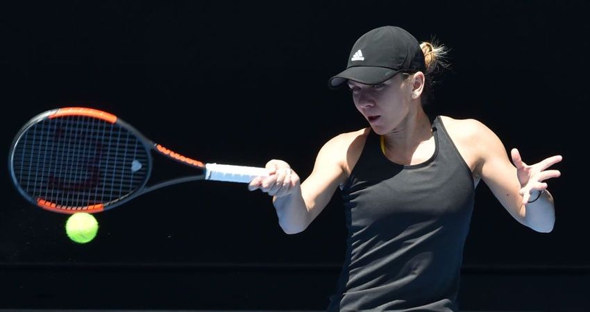 Simona Halep practises in Melbourne ahead of the 2018 Australian Open (Getty)