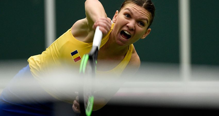 Halep roars as she serves to Siniakova (Getty)