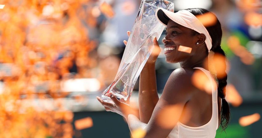 Sloane Stephens is all smiles after winning the 2018 Miami Open (Getty)