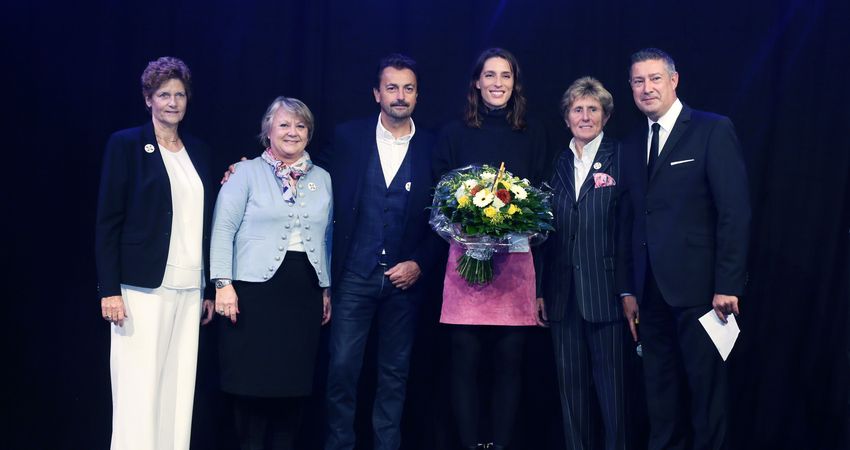 Petkovic presented with Jana Novotna Award in Luxembourg