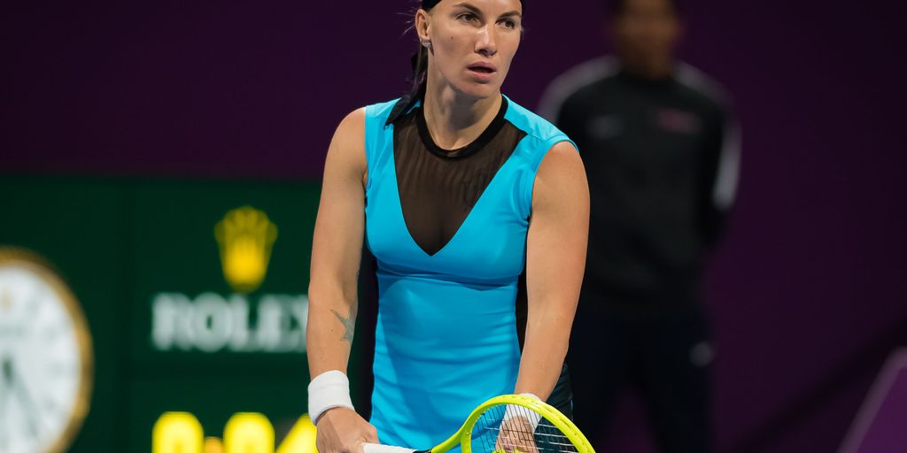 2020 Doha Highlights: Kuznetsova blows by Bencic to reach semis