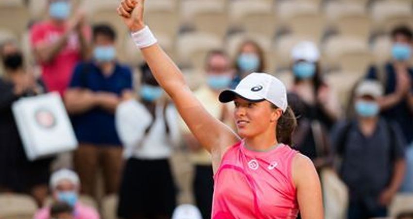 Iga_Swiatek_-_2021_Roland_Garros_Day_5_-DSC_2918_original