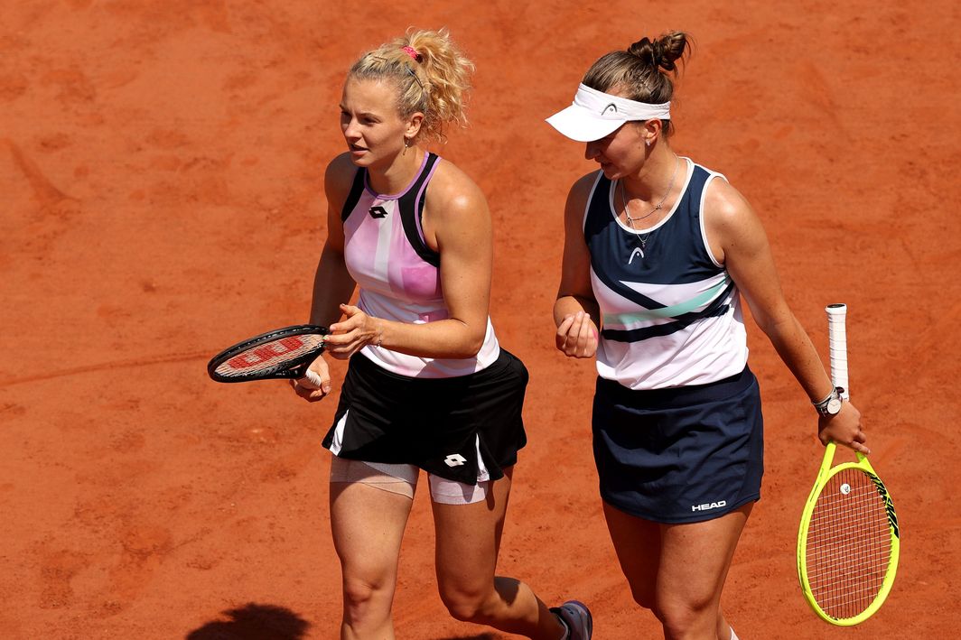 Krejcikova Siniakova To Face Mattek Sands Swiatek In Paris Doubles Final