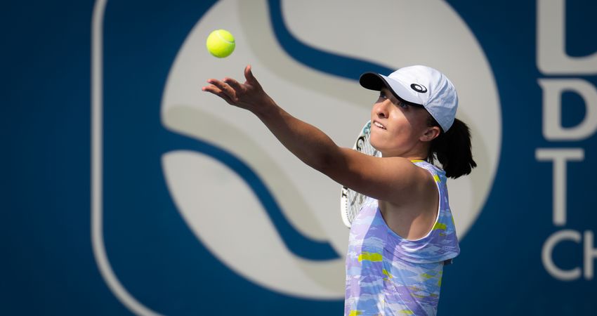 Iga_Swiatek_-_2022_Dubai_Duty_Free_Tennis_Championships_-_Day_1-DSC_1876_original