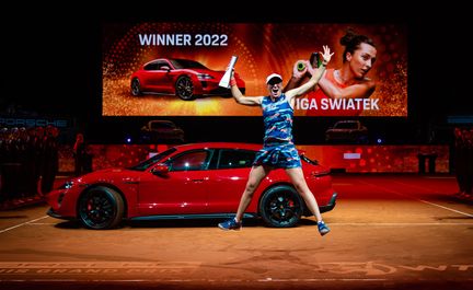 Iga_Swiatek_-_2022_Porsche_Tennis_Grand_Prix_-_Day_7-Z66_2786_original (1)