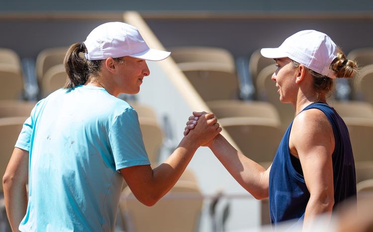 Iga Swiatek Simona Halep Roland Garros 2022