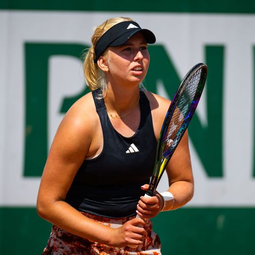 Clara Tauson -_2023_Roland_Garros_-_Qualifying_Day_5-DSC_4083