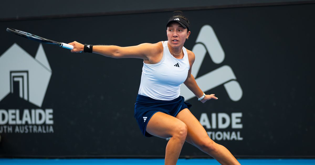 Pegula outlasts lucky loser Pera to make Adelaide quarterfinals