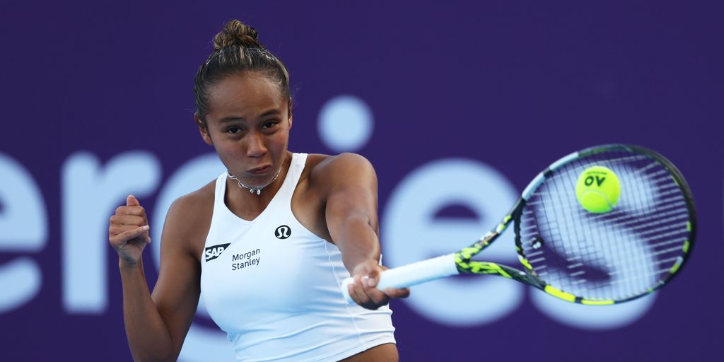Fernandez edges Samsonova in two tight sets to reach Doha second round