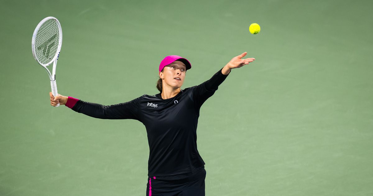 Swiatek tops former champion Svitolina in Dubai third round