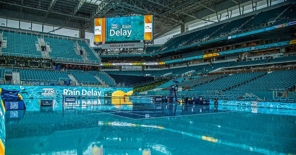 Swiatek, Osaka postponed as rain suspends play Friday at the Miami Open