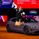 Elena Rybakina -_2024_Porsche_Tennis_Grand_Prix_-_Day_7-DSC_3999