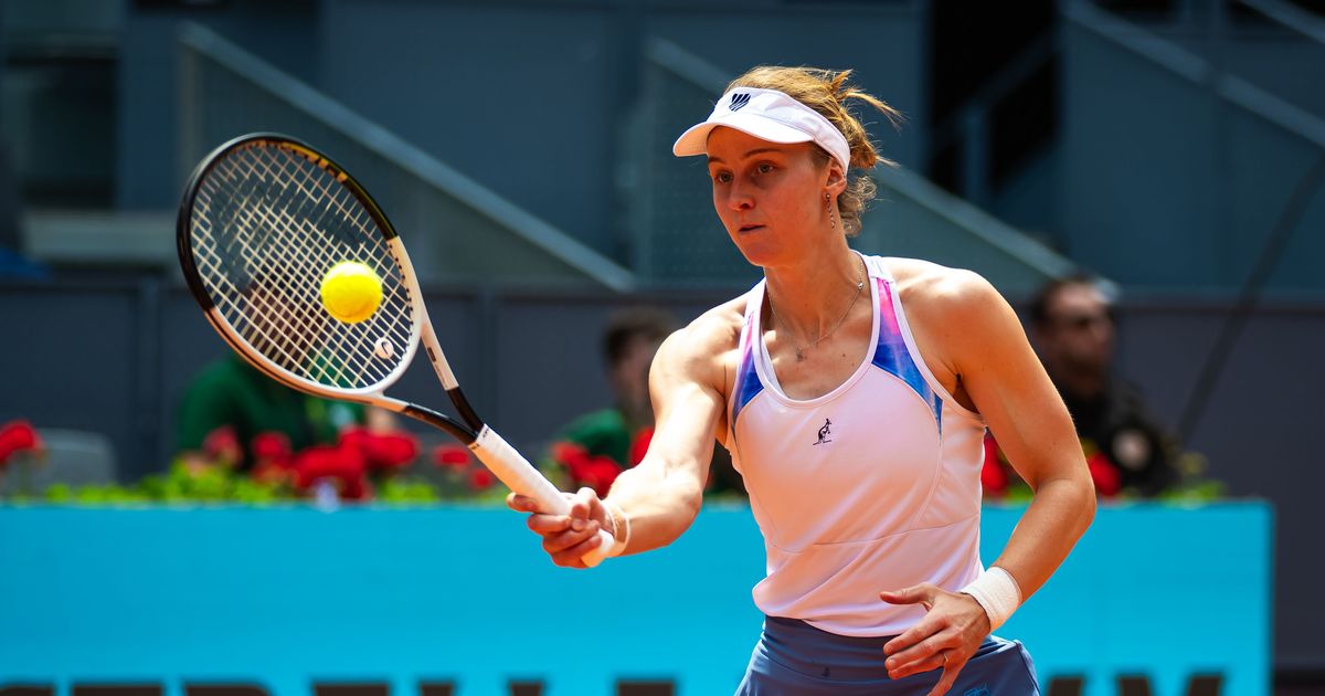 Samsonova holds off Osaka in gripping three-setter in Madrid