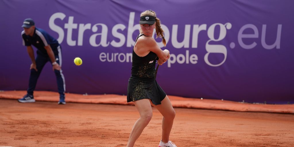 Frech defeats Stephens for first time in four meetings