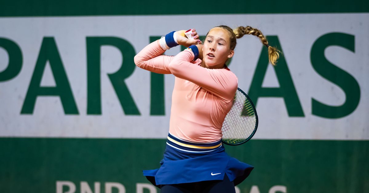 Andreeva ends Stearns' seven-match win streak to reach Round 4 in Paris