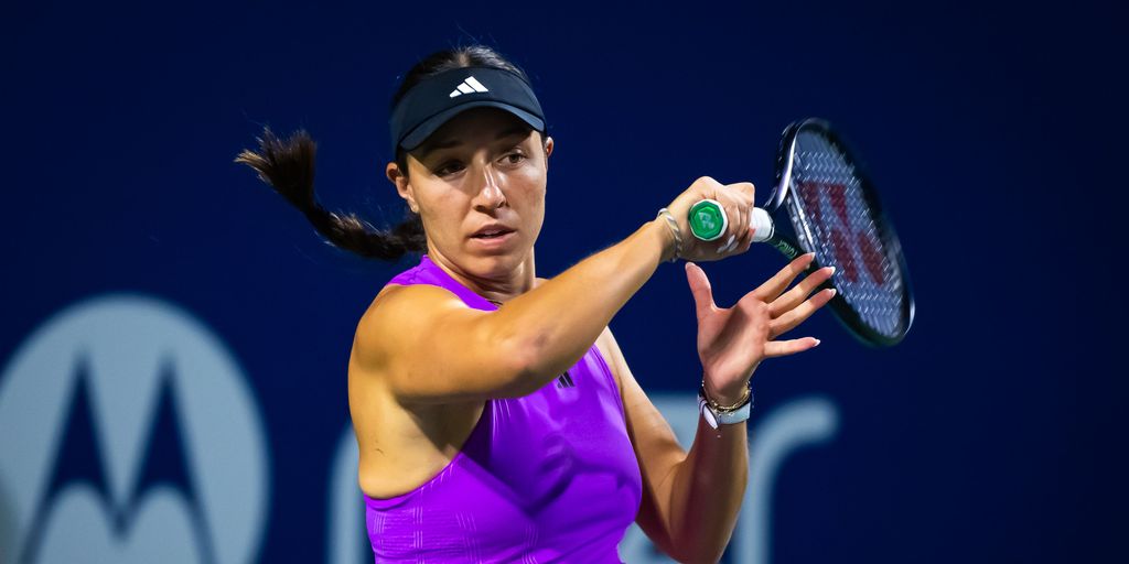 Back on solid ground, Pegula begins title defense in Toronto