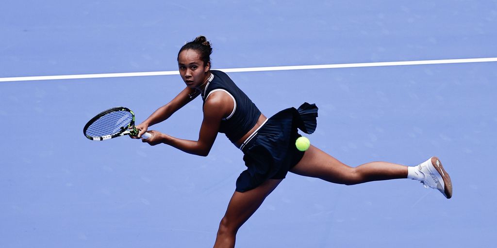 'Point of the tournament!': Fernandez and Zheng's all-court duel draws raves