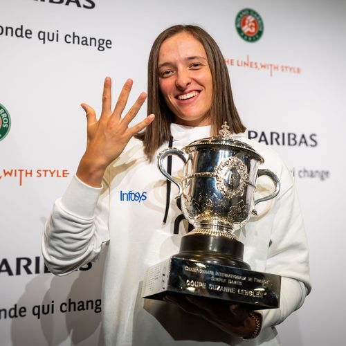 Iga_Swiatek_-_Roland_Garros_2024_-_Day_14-DSC_9411