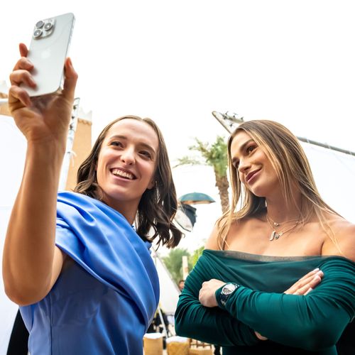 Not to be outdone, Sabalenka and Swiatek took a selfie of their own before going head-to-head for the year-end No.1 ranking.
