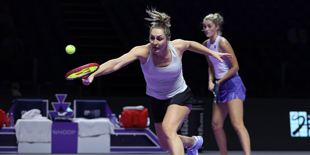 Dabrowski/Routliffe save match point to defeat Errani/Paolini at WTA Finals