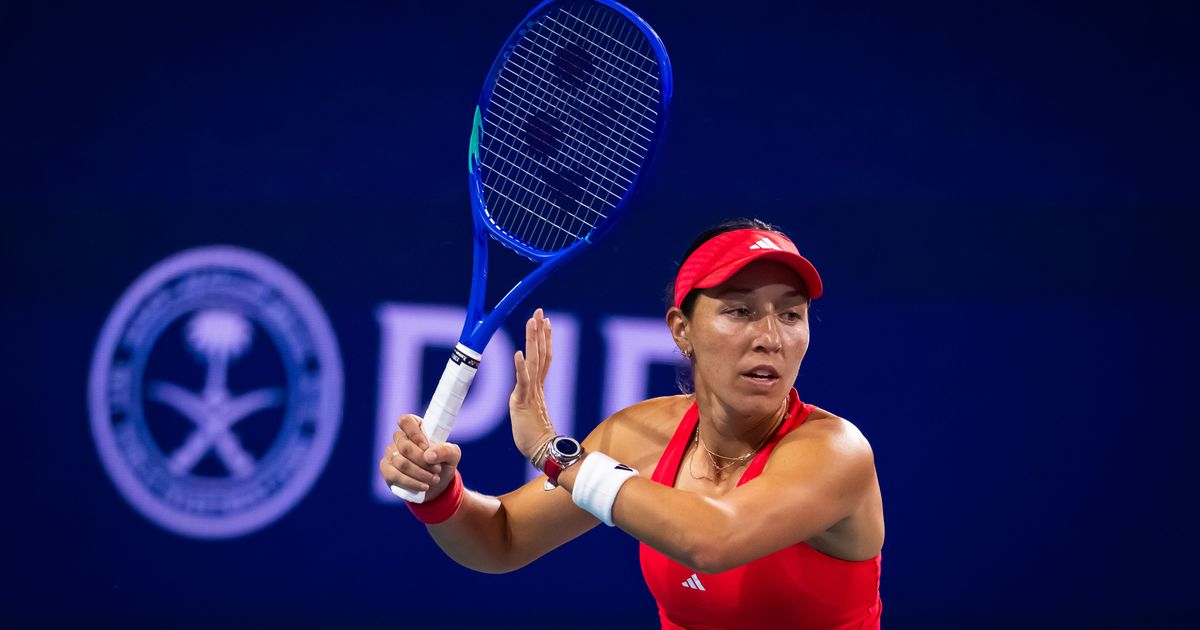 Pegula tops Raducanu to round out semifinalists