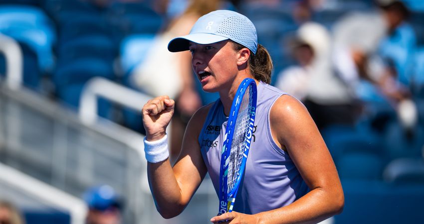 Swiatek eases past Potapova to open Cincinnati campaign