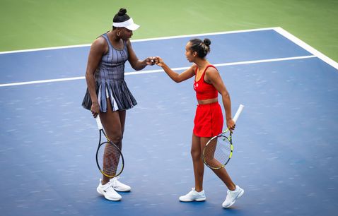 Venus Williams and Leylah Fernandez