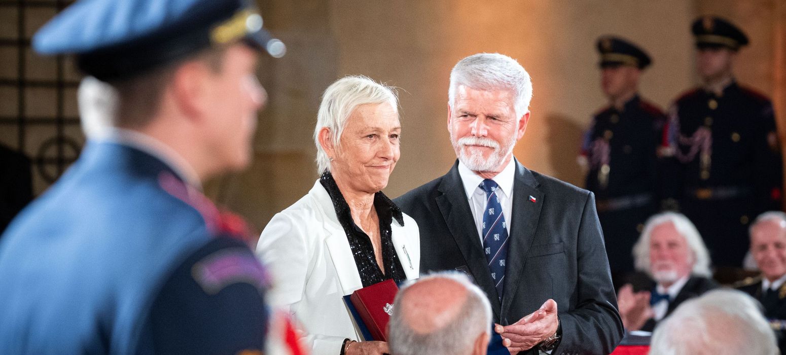 Navratilova receives White Lion honor