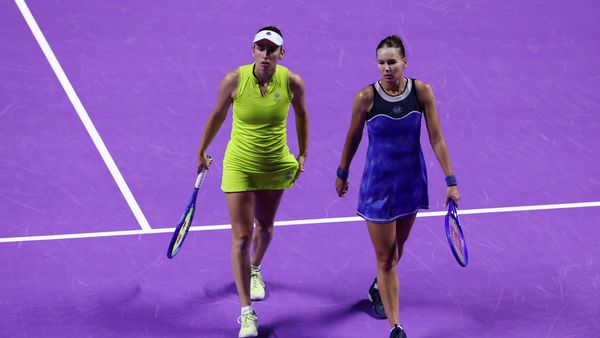 Veronika Kudermetova, Elise Mertens - WTA Finals Riyadh 2025