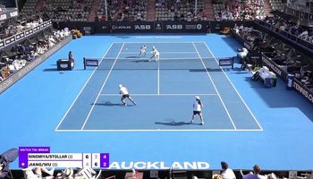 Makoto Ninomiya and Fanny Stollar win spectacular doubles point in Auckland
