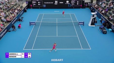 Anna Bondar's half volley pass energizes Hobart crowd 