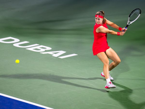 Karolina Muchova Dubai semifinal 2025 vs. Tauson