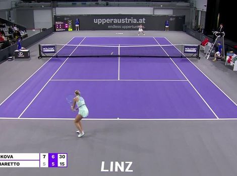 Rebecca Sramkova caps off 16-shot rally with forehand winner
