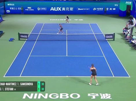 Luisa Stefani's no-look backhand flick saves point in Ningbo doubles final
