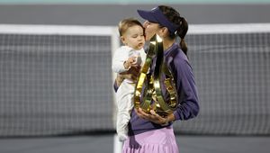 Belinda Bencic Abu Dhabi trophy celebration