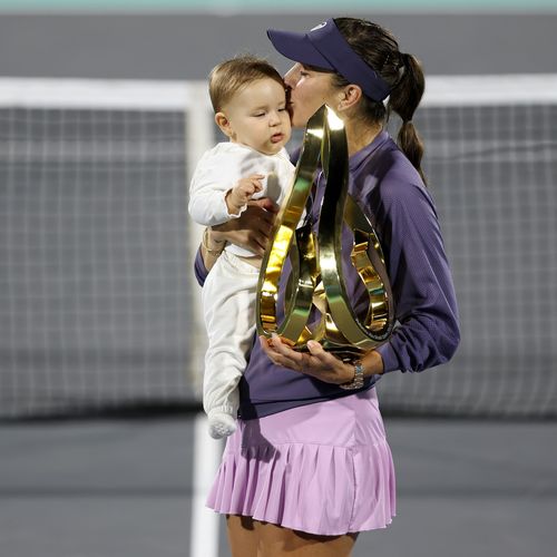 Belinda Bencic Abu Dhabi trophy celebration