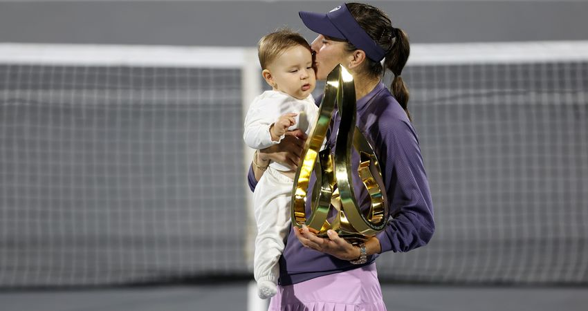 Belinda Bencic Abu Dhabi celebración del trofeo