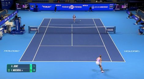 Karolina Muchova cleverly hits cross-court backhand winner in Tokyo